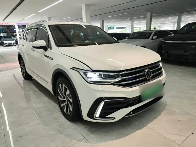 Volkswagen Tiguan L PHEV — Фото автомобиля 21
