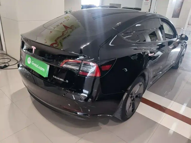Tesla Model 3 — Фото автомобиля 6