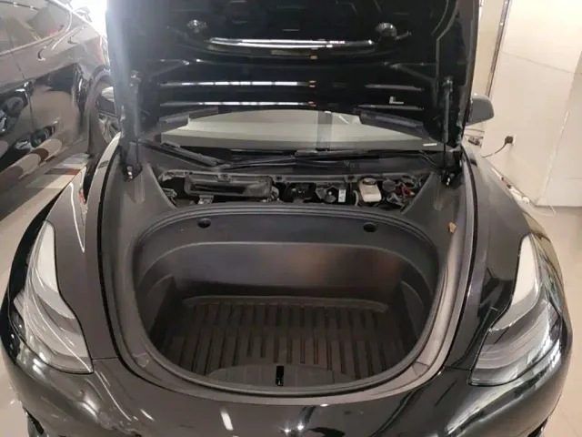 Tesla Model 3 — Фото автомобиля 19