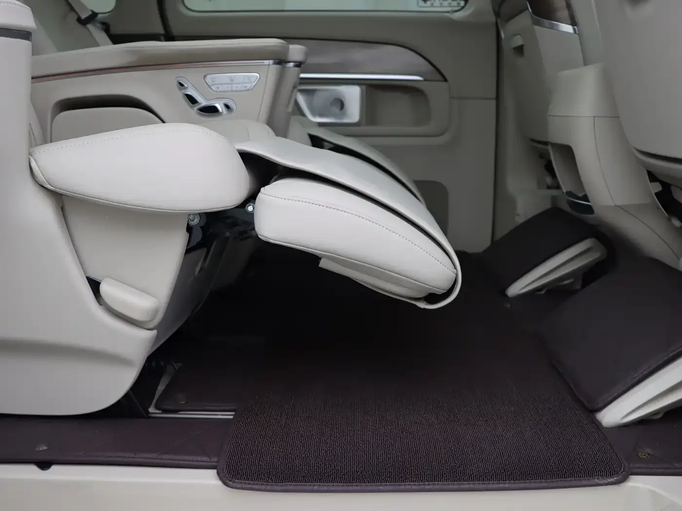 Mercedes-Benz Mercedes-Benz V-Class 2022 V 260 L Long Wheelbase Luxury Edition — Фото автомобиля 13
