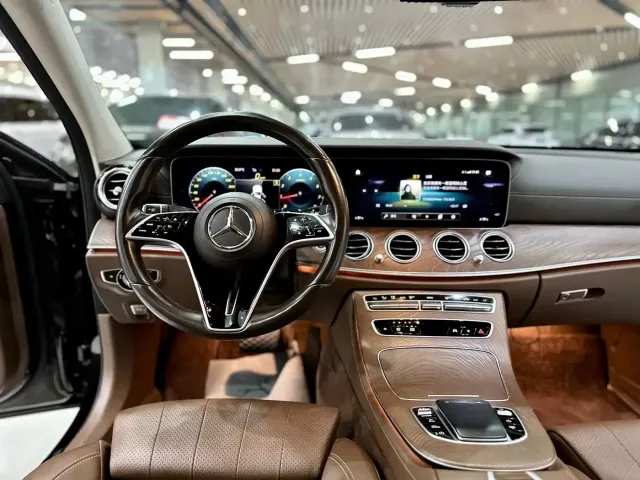 Mercedes-Benz E-Class — Фото автомобиля 10