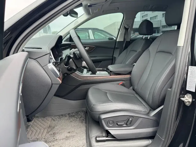 Audi Q7 — Фото автомобиля 9
