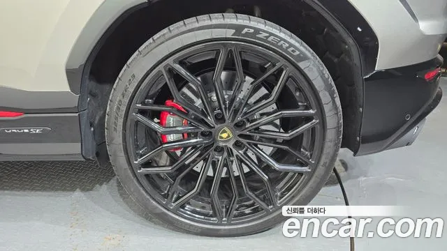 Lamborghini Urus — Фото автомобиля 18