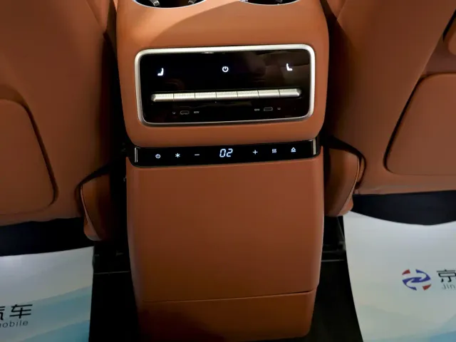 Li Auto L9 — Фото автомобиля 12