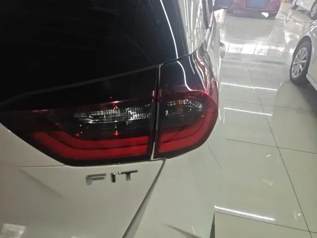 Honda Fit — Фото автомобиля 7