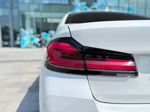 BMW 5 Series — Фото автомобиля 10