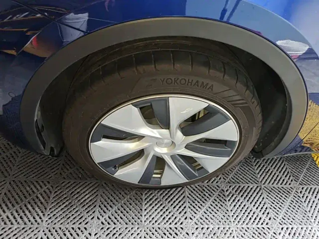 Tesla Model Y — Фото автомобиля 22