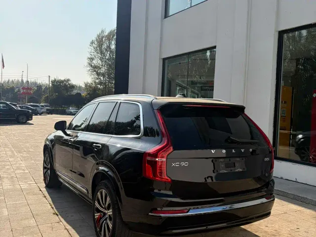 Volvo XC90 — Фото автомобиля 5