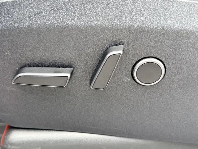 Tesla Model Y — Фото автомобиля 22