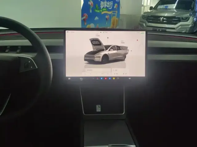 Tesla Model Y — Фото автомобиля 13