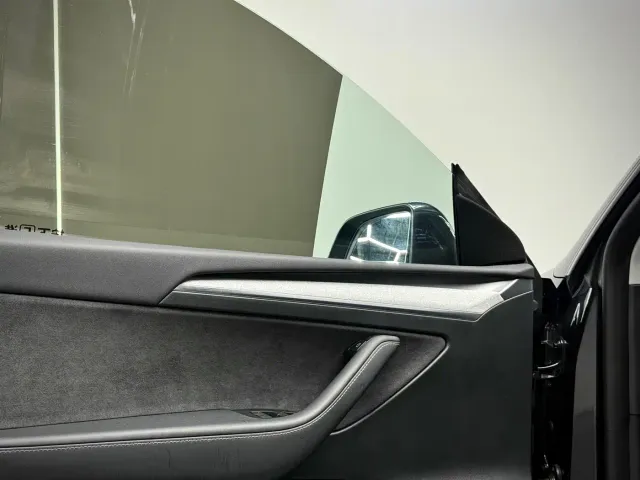 Tesla Model Y — Фото автомобиля 14