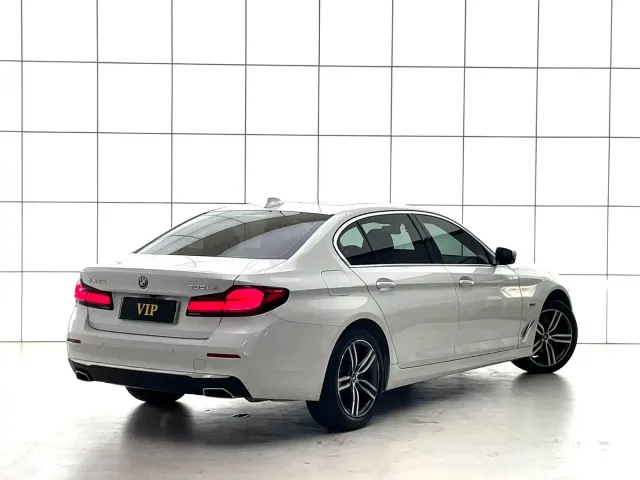 BMW 5 Series — Фото автомобиля 6