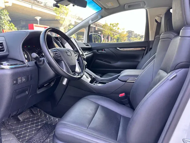 Toyota Vellfire — Фото автомобиля 10