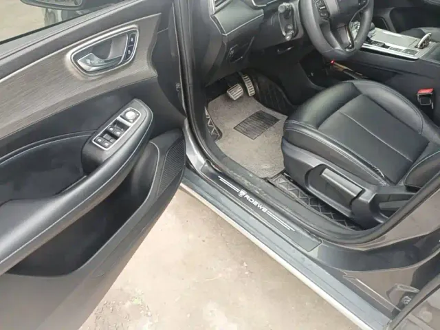Roewe RX5 — Фото автомобиля 15