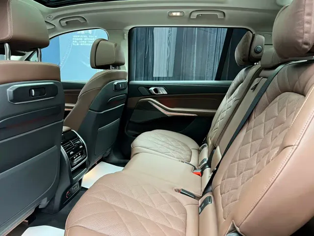 BMW X7 — Фото автомобиля 15