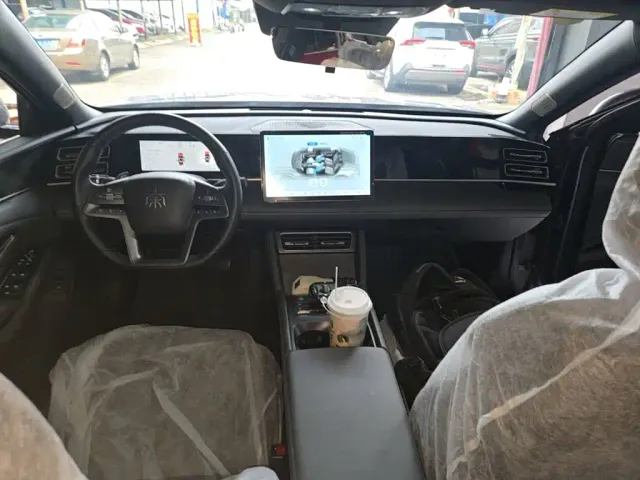 BYD Qin L — Фото автомобиля 9