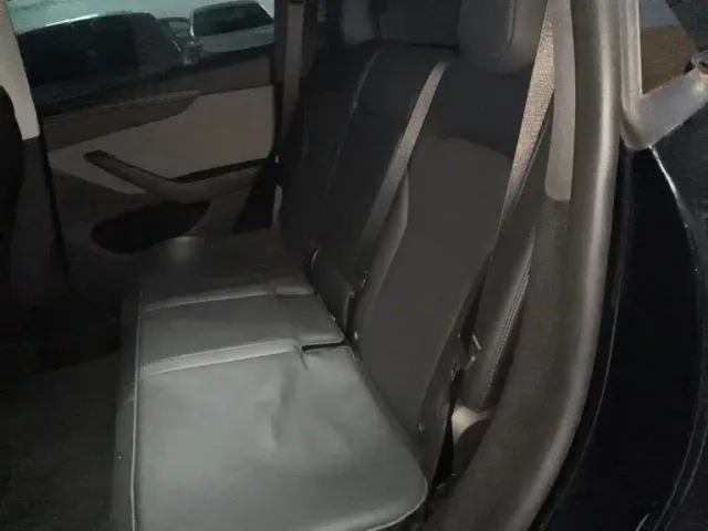 Tesla Model Y — Фото автомобиля 13