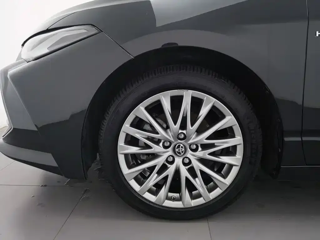 Toyota Avalon 2022 Hybrid 2.5L XLE Premium Edition — Фото автомобиля 17
