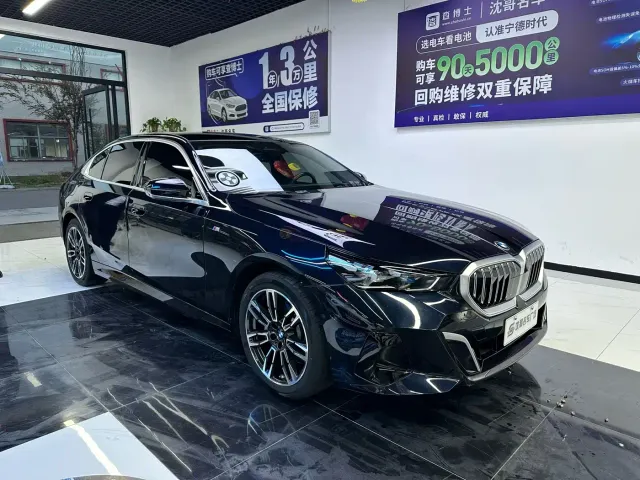 BMW 5 Series — Фото автомобиля 3