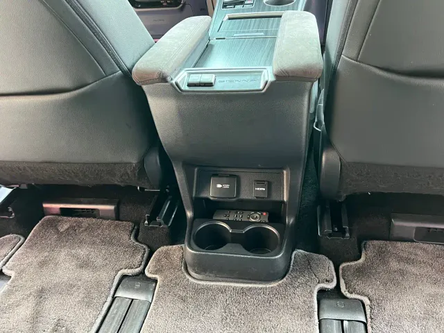 Toyota Sienna — Фото автомобиля 26