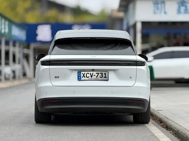Li Auto i6 — Фото автомобиля 5