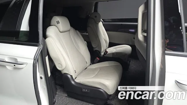 Kia Carnival Generation 4 — Фото автомобиля 17