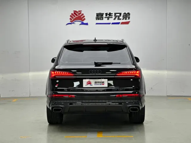 Audi Q7 — Фото автомобиля 10
