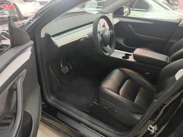 Tesla Model Y — Фото автомобиля 15