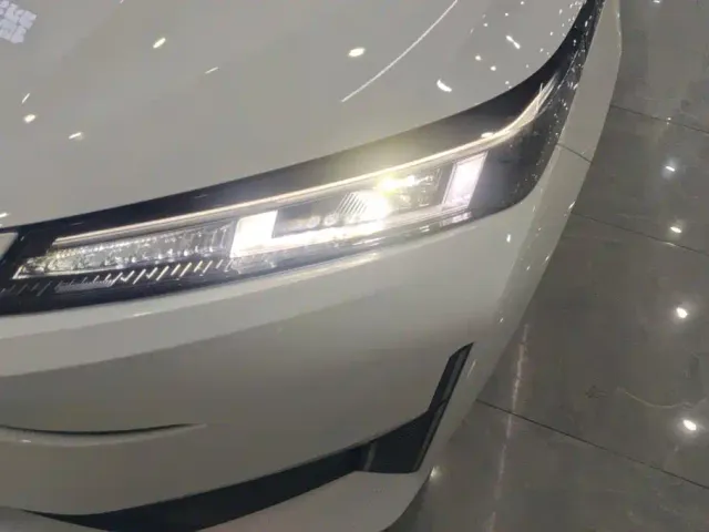 Changan Qiyuan A05 — Фото автомобиля 5