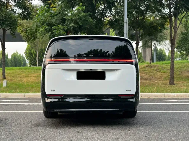 Li Auto MEGA — Фото автомобиля 8