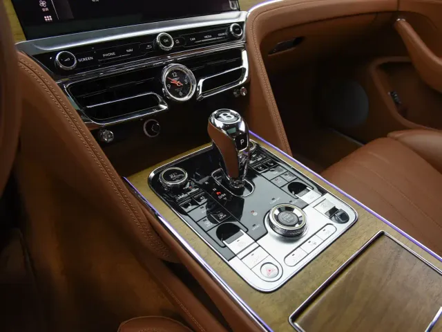 Bentley Flying Spur — Фото автомобиля 8