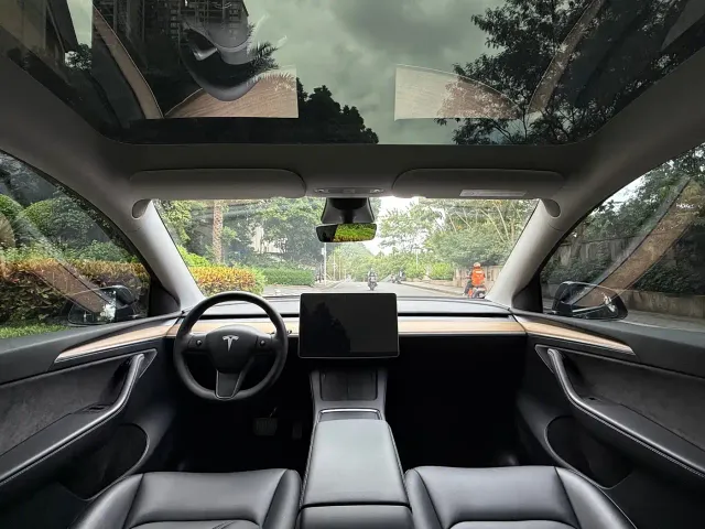 Tesla Model Y — Фото автомобиля 15