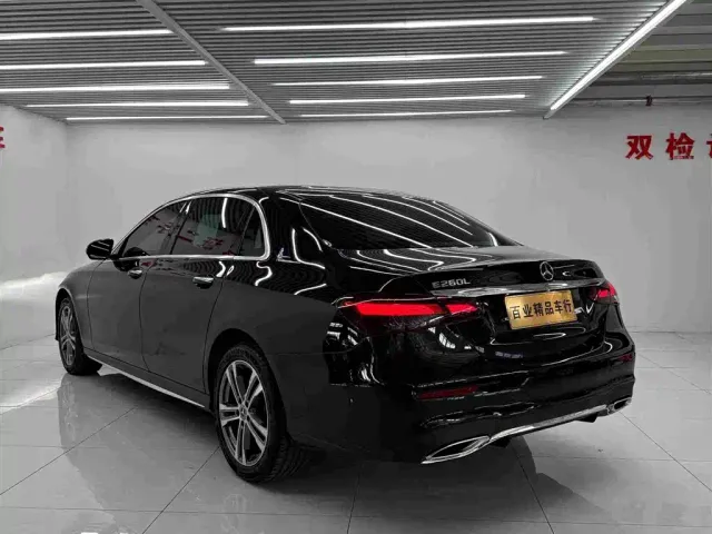 Mercedes-Benz E-Class — Фото автомобиля 4