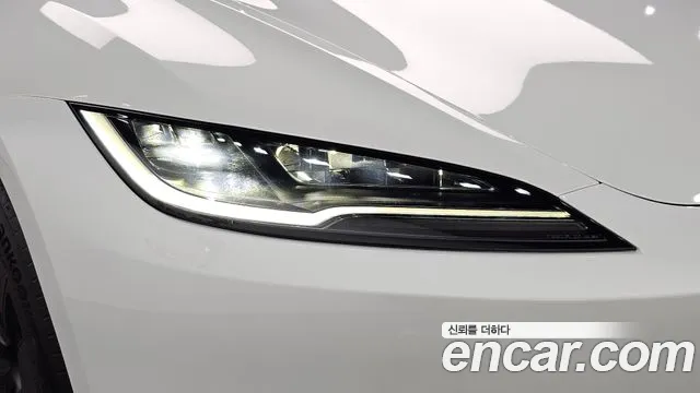 Tesla Model 3 — Фото автомобиля 7