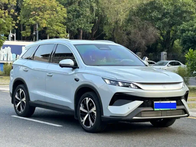 BYD Song Pro — Фото автомобиля 2