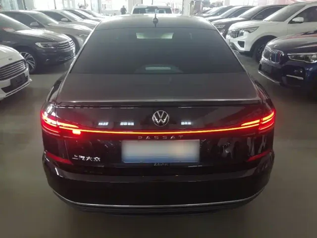 Volkswagen Passat — Фото автомобиля 5