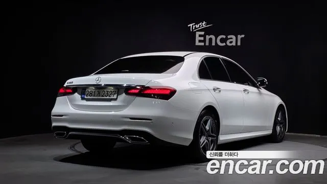 Mercedes-Benz E-Class — Фото автомобиля 2