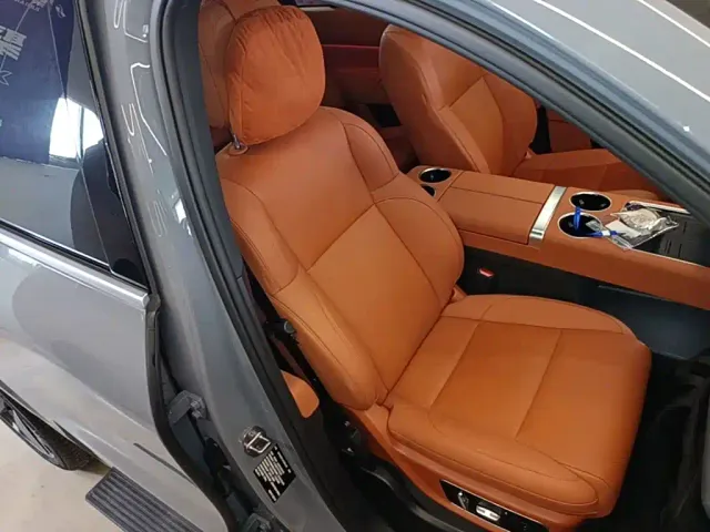 Li Auto L8 — Фото автомобиля 24