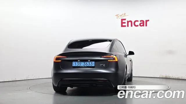 Tesla Model 3 — Фото автомобиля 4
