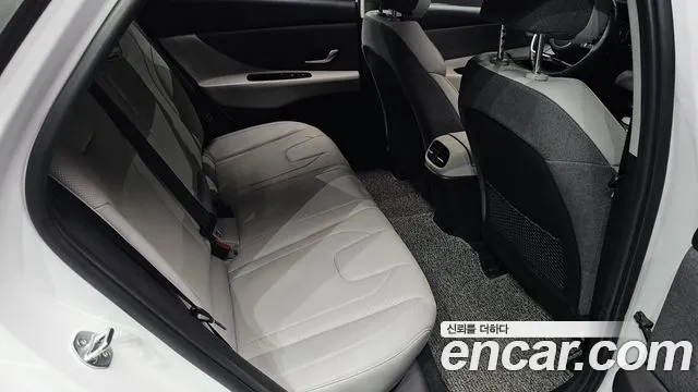 Hyundai AVANTE Avante (CN7) — Фото автомобиля 12