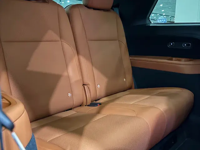 Li Auto L9 — Фото автомобиля 15