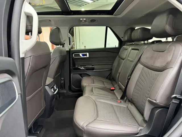 Ford Explorer — Фото автомобиля 8