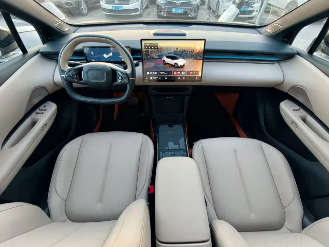 Lynk & Co Z20 — Фото автомобиля 5