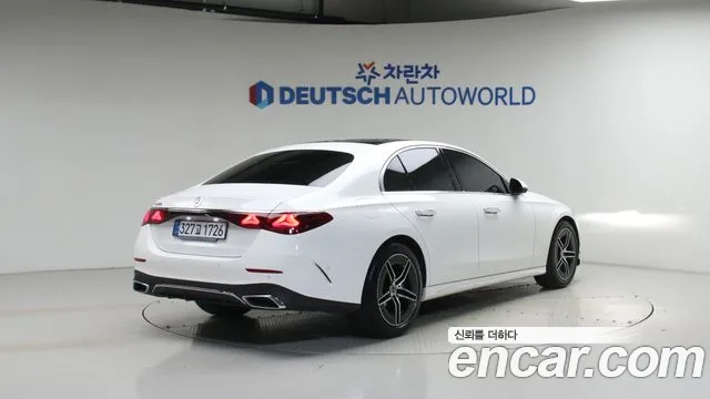 Mercedes-Benz E-Class — Фото автомобиля 2