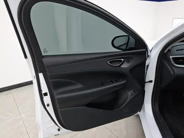 BYD Seal 05 DM-i — Фото автомобиля 7