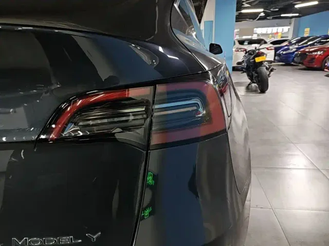 Tesla Model Y — Фото автомобиля 7
