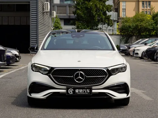 Mercedes-Benz E-Class — Фото автомобиля 2