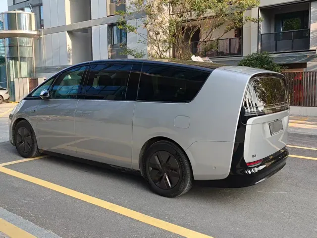Li Auto MEGA — Фото автомобиля 4