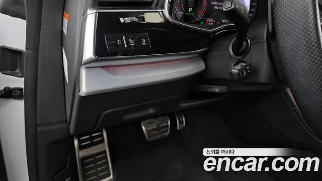 Audi Q8 55 TFSI quattro Premium — Фото автомобиля 29