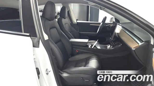 Tesla Model Y — Фото автомобиля 16
